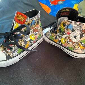 Converse Looney Tunes Infant Sneakers Size 9 new!!
